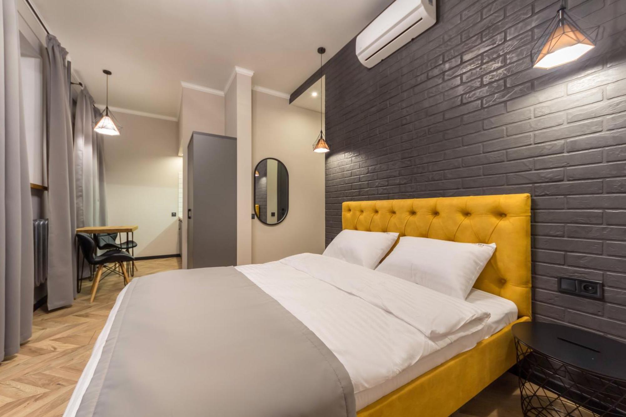 Secret Apartments Kyiv Exterior photo