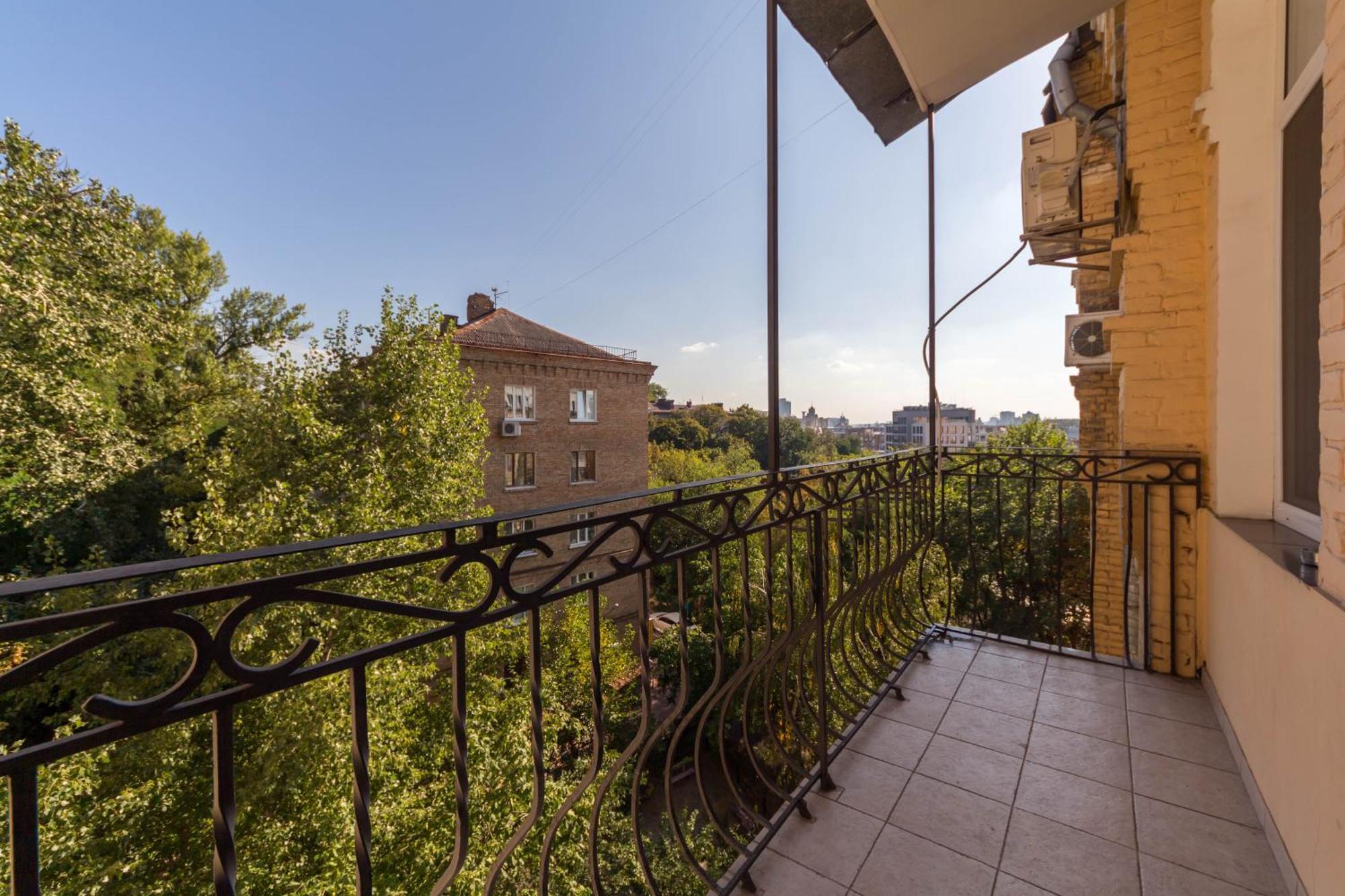 Secret Apartments Kyiv Exterior photo